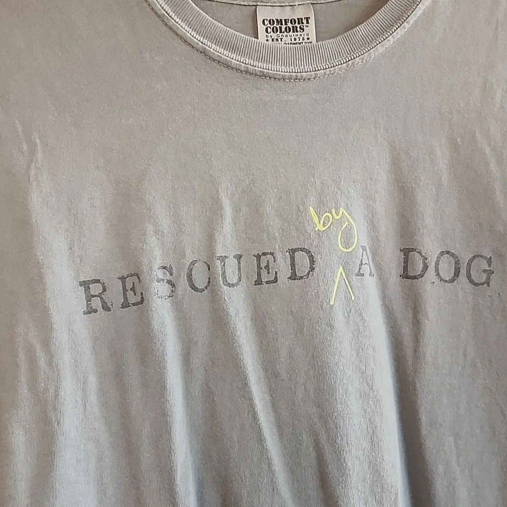 RESCUED BY A DOG Tee M Gray Dog Lover Shirt Rescue Puppy Dog Mom Dad Gift